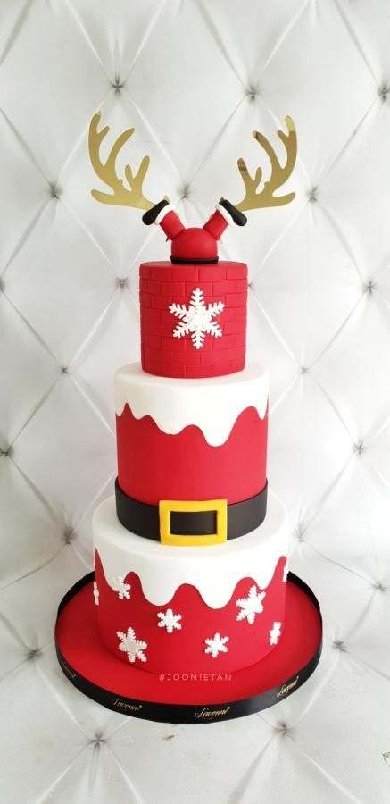 Santa 2018 by Joonie Tan Santa Claus Cake, Santa Cake, Christmas Themed Cake, Best Cake Ever, Christmas Cake Designs, Christmas Cake Decorations, Xmas Cake, Creative Cake Decorating, Best Cake