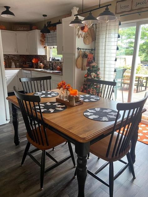 🧡 Fall & Halloween 🖤 Fall Apartment, Dining Room Inspo, Halloween Aesthetics, Fall Apartment Decor, Fall Dining Room, Fun Group, Autumn Decorating, Fall Inspo, Interior Aesthetic