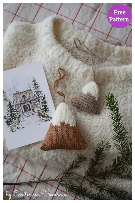 Switzerland Christmas, Knit Christmas Ornaments, Addi Knitting Machine, Knitting Club, Snowy Mountain, Ornament Pattern, Tree Free, Snowy Mountains, Free Knitting Pattern