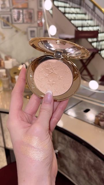 Highlighter Makeup Aesthetic, Bridgerton Wardrobe, Charlotte Tilbury Highlighter, Dr Makeup, 2024 Makeup, Pink Lights, Camera Tricks, Sparkling Champagne, Charlotte Tilbury Makeup