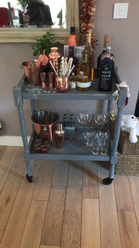 Tea Trolley Decor Ideas, Trolley Aesthetic Room Decor, Living Room Drinks Trolley, Drinks Trolley Upcycle, Drinks Trolley Styling, Drinks Trolly Decor, Alcohol Trolley, Trolley Decor, Bar Trolley Styling