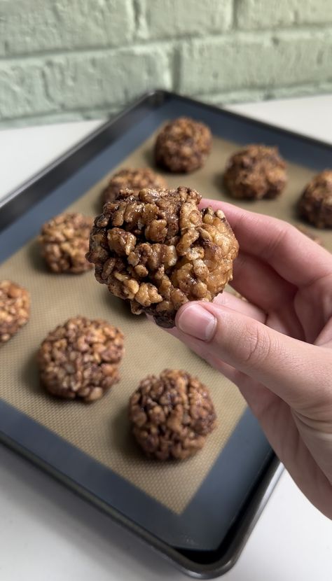 No Bake Reese’s Cookies Bake Sale Cookie Ideas, Reese's Cookies, Reese's Recipes, Reeses Cookies, Best No Bake Cookies, S Cookies, Leftover Halloween Candy, Soft Cookies, Peanut Butter And Chocolate