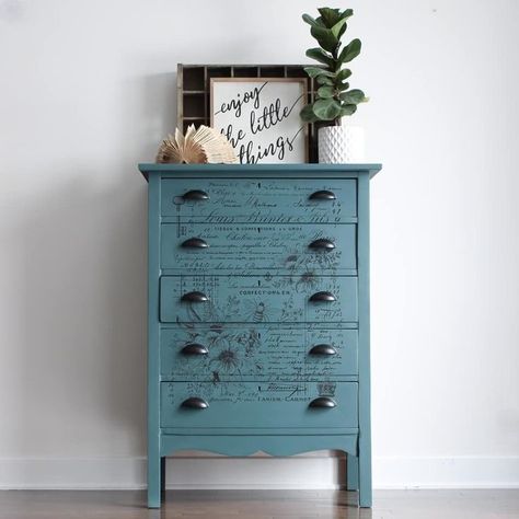 deep teal tall dresser with five drawers black cup pulls vintage dresser calligraphy transfer design on drawers framed quote potted plant Shabby Chic Furniture Painting, Diy Furniture Makeover, Paint Chalk, Country Chic Paint, Jitterbug, Tall Dresser, Cup Pulls, Furniture Makeover Diy, Furniture Inspiration