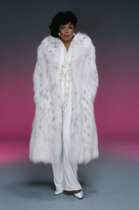 Remember Her Legacy: 15 Of The Best Diahann Carroll Looks - Essence Dianne Carroll, Black Hollywood Glamour, Diahann Carroll, Black Actresses, Vintage Black Glamour, Black Actors, Black Hollywood, Vintage Glam, White Fur