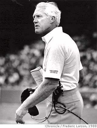 Bill Walsh, San Francisco Itinerary, 49ers Team, Paul Brown, Team Coaching, Football Coach, The Genius, School Football, Vintage Football