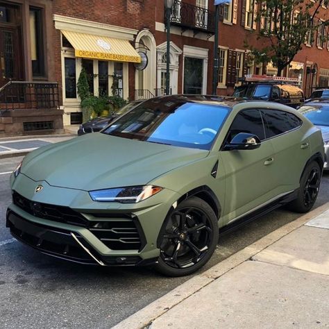 Lambo Truck, Lamborghini Interior, Carros Lamborghini, Aventador Lamborghini, Luxury Cars Audi, Pimped Out Cars, Luxurious Cars, Lamborghini Cars, Super Luxury Cars