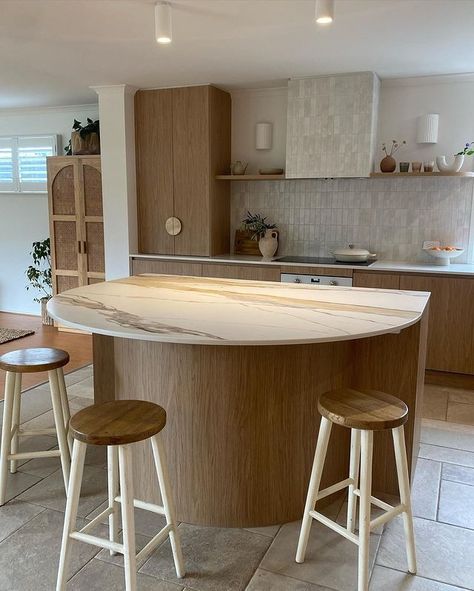 Ally Scale ~ renovating | home | interiors (@oasis.on.orungal) • Instagram photos and videos Semi Circle Kitchen Island, Rounded Island Kitchen, Curved Island Bench, White Kitchen Counters, Curved Island, Modern Coastal Kitchen, Kitchen Splashback Tiles, Curved Kitchen, Kitchen Peninsula