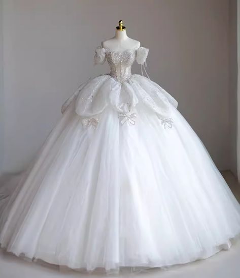 Luxury White Ball Gown, Wedding Royal Dress, Pretty Wedding Dresses Princesses, Ball Wedding Dresses Gown, Huge Ball Gowns, Elegantes Outfit Chic, Ball Wedding Gowns, Sparkly Ball Gown Wedding Dress, Fairytale Wedding Dress Princesses