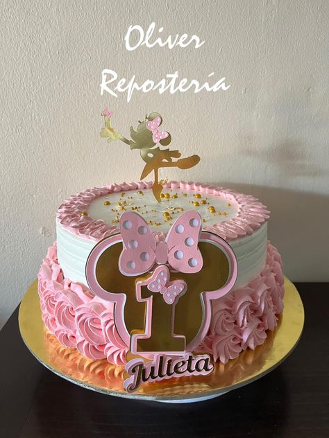 Torta cubierta en crema decorada con topper de minnie mouse bailarina 1 año Pastel Minnie Mouse Cake, Pastel Minnie Mouse, Rose Gold Minnie Mouse Cake, Pastel Minnie Mouse Rosa, Birthday Cake Minnie Mouse Pink, Topper Minnie Mouse Pink, Second Birthday Cakes, Bolo Minnie, Minnie Birthday Party