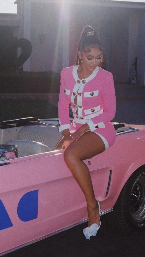 Saweetie Aesthetic Wallpaper Saweetie Aesthetic Pink, Saweetie 2016, Saweetie Photoshoot, Black Barbie Aesthetic, Saweetie Aesthetic, Saweetie Outfits, Dream Doll Aesthetic, Icy Aesthetic, Icy Girl