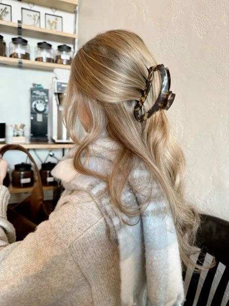 Preppy Hairstyles, Kadeřnické Trendy, Vlasové Trendy, Blonde Hair Inspiration, Hair Stylies, Work Hairstyles, Sleek Hairstyles, Easy Hairstyles For Long Hair, Aesthetic Hair