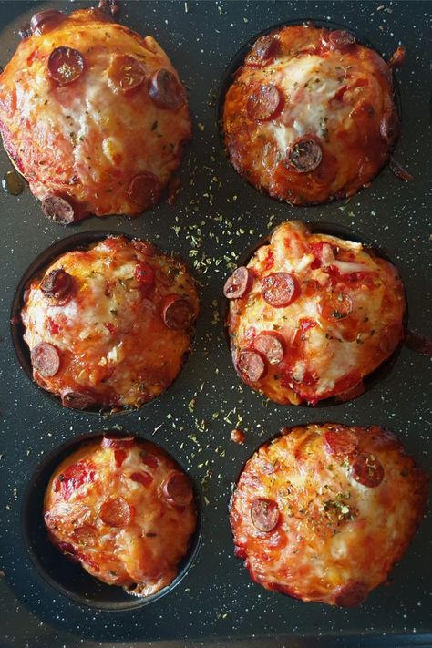 Made with delicious pizza sauce, twiggy sticks and mozzarella, these pizza poppas are the ultimate multiverse treat! Marvel Recipes, Pizza Balls, Pizza Ball, Burger Dogs, Tea Time Food, Recipes Book, Pizza Rolls, Easy Pizza, Delicious Pizza