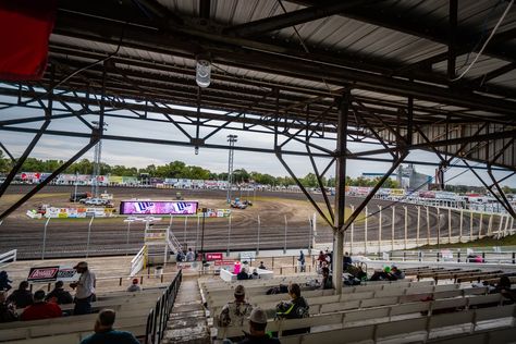 Bullring racing for the World of Outlaws; 0.113 at the line! Tonight, the World of Outlaws Sprint Car Series goes bullring dirt track racing in Grand Forks, North Dakota. The 1/4-mile oval of River Cities Speedway is set to pay $10,000 to the dirt sprint car feature winner. View 2021 […] The post River Cities Raceway Results: August 25, 2021 (World of Outlaws) appeared first on Racing News . Outlaw Racing, Grand Forks North Dakota, Dirt Late Models, Future Vision, Dirt Racing, Grand Forks, Sprint Car, Track Racing, Dirt Track Racing