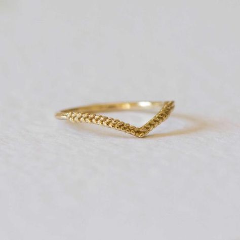 Wheat ring, wishbone ring, chevron ring, wedding band, wedding ring, gold stacking ring, promise ring, delicate wedding ring, dainty wedding ringThis stylish wheat ring features two wheat ears that are wrapped around a delicate chevron band, the tiny seeds shine beautifully when they catch the light.   Wheat ring looks great on its own or stacked with our poppy seedpod diamond ring and our other gemstone rings for added sparkle – or it can be worn as a wedding band to compliment an existing enga Chevron Ring Wedding, Secret Rings, Wheat Ring, Gold Chevron Ring, Wedding Ring Dainty, Delicate Wedding Ring, Wedding Ring Gold, Band Wedding Ring, Dainty Wedding