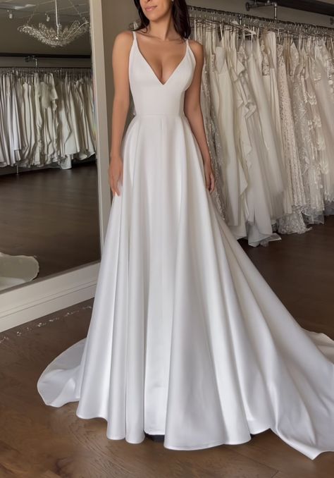 Wedding Dress Big Bust Body Types, Wedding Dress Big Bust, Wedding Dress Big, Dragon Goddess, Goddess Dresses, Clean Wedding Dress, Big Wedding Dresses, Bird Wedding, Wedding Dresses With Straps