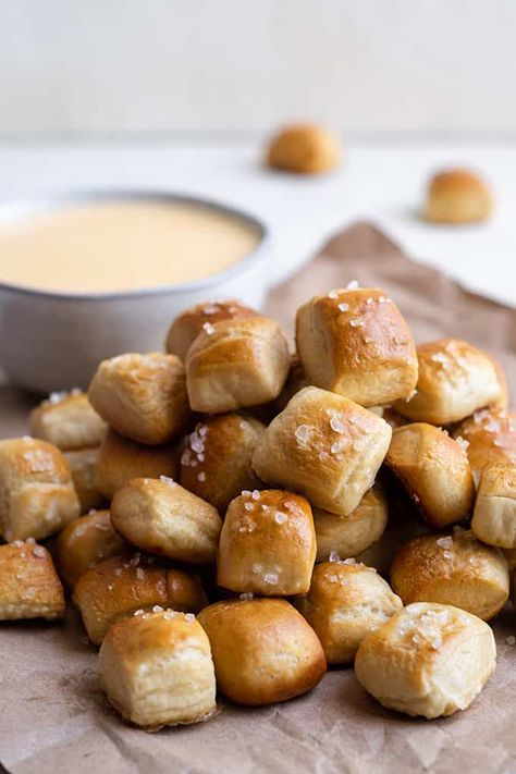 Homemade Pretzel Bites Fall Party Recipes, Homemade Pretzel Bites, Marshmallow Recipes, Beer Cheese Sauce, Homemade Pretzel, The Salty Marshmallow, Salty Marshmallow, Soft Pretzel Bites, Baking Soda Bath