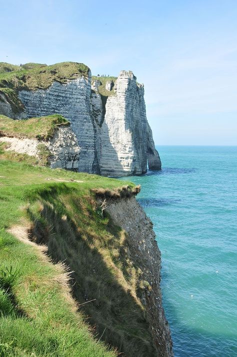 Falaise Etretat, France Destinations, Day Trip From Paris, Normandy Beach, Paris France Travel, Paris Travel Tips, Camping Photography, France Photography, Elopement Inspiration