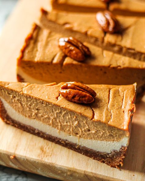 Pumpkin Cheesecake Gluten Free, Double Layer Pumpkin Cheesecake, Cheesecake Gluten Free, Layered Pumpkin Cheesecake, Easy Vegan Recipes, Vegan Baking Recipes, Pan Recipe, Plant Based Desserts, Gluten Free Cheesecake