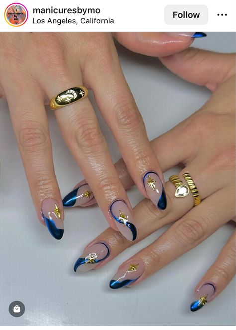 oh so blue 🔹 Round Nail Designs, 2023 Nails, Airbrush Nails, Happy Nails, Almond Nails Designs, Black Nail Designs, Black Nail, Pretty Nail Art, Trendy Nail Design