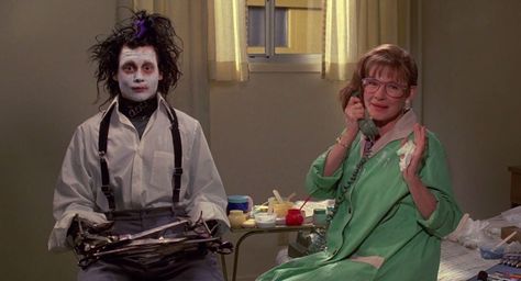 Mort Rainey, Edward Scissor, Dianne Wiest, Laika Studios, Colleen Atwood, Best Halloween Movies, Film Vintage, Johnny Depp Movies, Movie Aesthetic