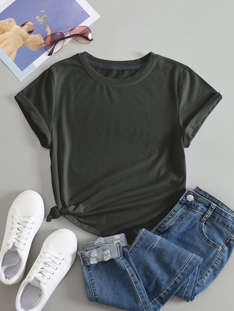 Dark Grey Tshirt Outfits Women, Grey Shirt Outfit Women, Grey Tee Outfit, Grey Top Outfit, Gray Shirt Outfit, Navi Outfits, Crew Neck Outfit, Ideas Emprendimiento, Shirt Outfit Summer