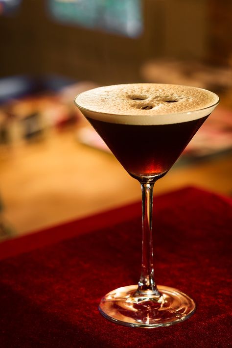 Maple Espresso Martini - Fuller's Sugarhouse Christmas Martini Recipes, Chocolate Martini Recipe, Pomegranate Martini, Espresso Martini Recipe, Italian Dinner Party, Maple Pumpkin, Chocolate Martini, Martini Recipe, Italian Dinner