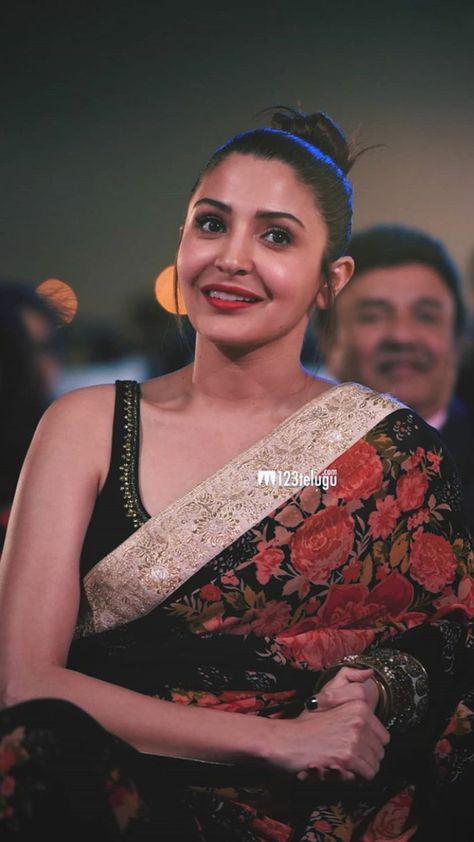 Anushka Sharma - #Saree Crop Top Wedding Dress Indian, Anushka Sharma Pics, Anushka Sharma Saree, Anushka Sharma And Virat, Virat And Anushka, Bollywood Dress, Look Formal, Indian Fashion Saree, Yay Or Nay