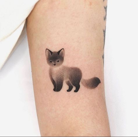 Dotted Tattoo Design, Handpoke Tattoo Ideas, Tattoo Dot Work, Tattoo Puntillismo, Stippling Tattoo, Pointillism Tattoo, Micro Tattoo, Fox Tattoo Design, Tattoo Cute