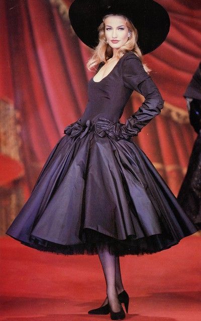 1999 Fashion, Karen Mulder, High Fashion Runway, Couture Evening Dress, 90s Runway Fashion, What Is Fashion, Old Fashion Dresses, Modern Vintage Fashion, Special Clothes