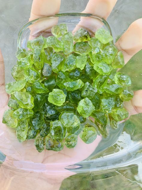 Arizona Natural Peridot Rocks Peridot Gemstone Aesthetic, Luxury Round Peridot Gemstones, Anniversary Multi-stone Peridot Gemstones, 16th Wedding Anniversary, Round Green Peridot Gemstones, Elegant Multi-stone Peridot Gemstones, Heirloom Jewelry, Green Craft, Heirlooms Jewelry