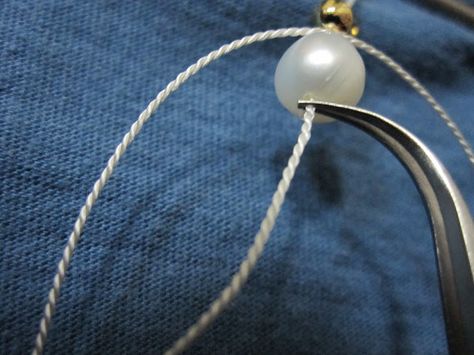 Stringing Beads Jewelry, How To String Pearls, Restringing Pearls, Restring Pearls, Knotting Pearls, Stringing Pearls, Bead Knotting, Pearl Knotting, Mini Crockpot