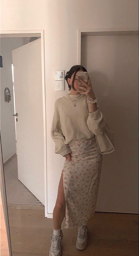 Maxi Cream Skirt Outfit, Long White Bodycon Skirt, Long Skirt Dressy Outfits, Long Skirt With Cardigan Outfit, Long Skirt Outfits Formal, Skirt With Heels Outfit, Long Cream Skirt Outfit, Long Skirt And Hoodie Outfit, Long Tan Skirt Outfit