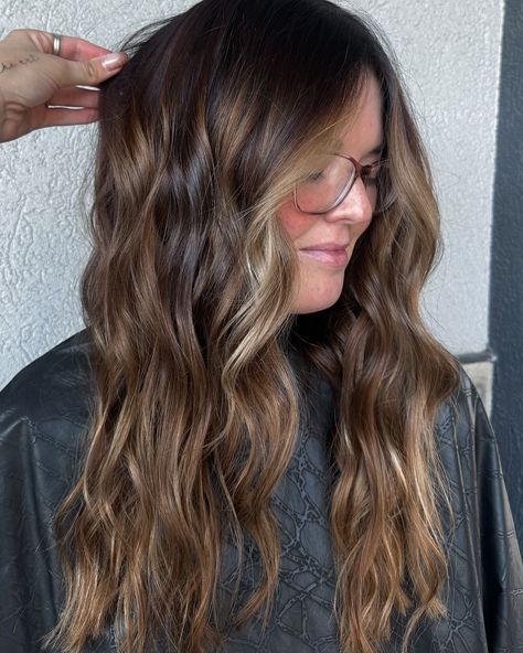 This is the most perfect fall transformation!! Obviously using @dangerjonesbalayage Lowlights 7-8 + 6-01 Roots 5-8 + 4-0 Overall toner 8-32 + 8-7 #dangerjonesbalayage #tonedbydangerjones #loveisinthehair #fallhairinspiration #fallhaircolor #fallhairtransformation #deepdimensionalbrown #dimensionalbrunette #brunettebalayage #brownhairinspo #notjustbrownhair #utahhairstylist #yourutahhairstylist #utahbrunette #utahcurls Dimensional Brunette, Brown Hair Inspo, Balayage Brunette, Fall Hair Color, Hair Transformation, Fall Hair, Balayage, Toner, Hair Stylist