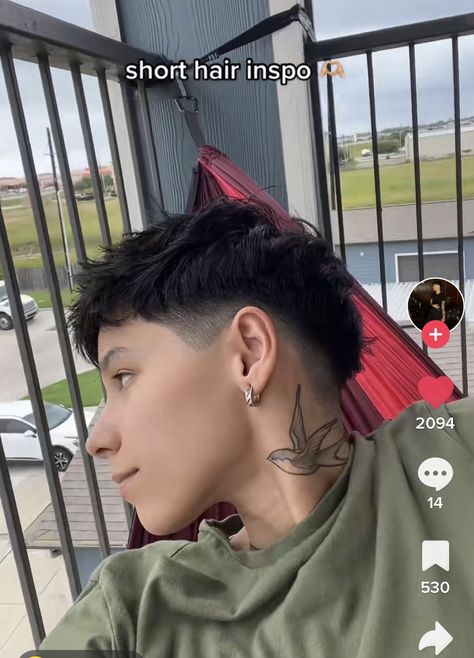 Gender Fluid Haircuts Short Hair, French Crop Mullet, Tomboyish Haircut, Masc Hair, Grunge Haircut, Short Hair Tomboy, Short Hair Undercut, Hair Inspiration Short, Shirt Hair