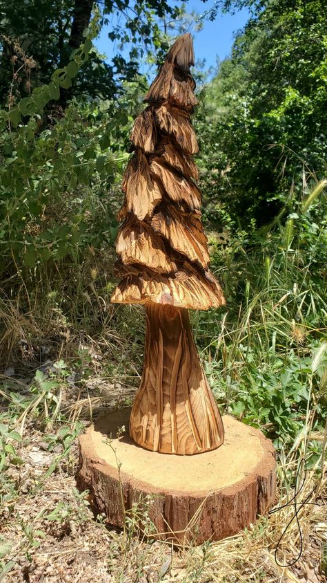 Tree Spirit Carving, Chainsaw Carved Trees, Pine Tree Carving, Chainsaw Art Tree Trunks, Tree Trunk Carving Ideas, Tree Stump Carvings Chainsaw, Chainsaw Tree Carving, Tree Stump Sculpture, Tree Stump Carving Ideas