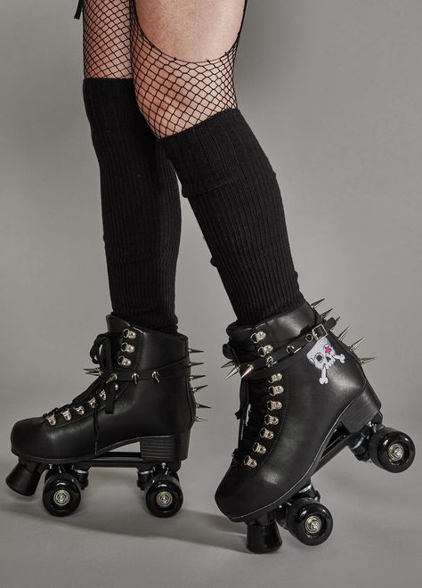 Roller Skates Fashion, Black Roller Skates, Roller Skating Outfits, Punk Plaid, Roller Blades, Swimming Outfits, Speed Demon, Quad Roller Skates, Occult Fashion