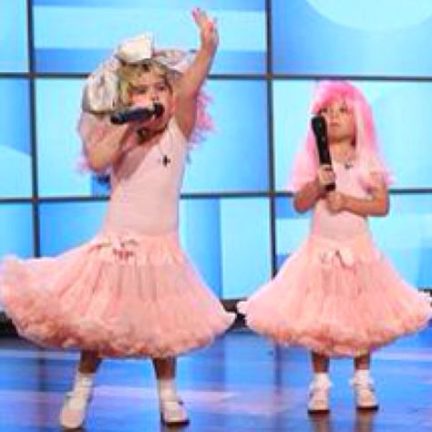 Rosie grace& Sophia grace Sophia Grace And Rosie Costume, Sofia Grace And Rosie, Sophia Grace And Rosie, Sofia Grace, Sophia Grace, Awesome Pictures, Halloween Costumes For Teens, Nicki Minaj, These Girls