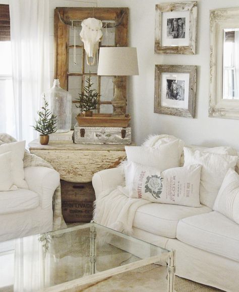 i looooove white couches...but alas, I have children under 4 Shabby Chic Farmhouse Living Room, Cozy Rustic Farmhouse, Furniture Png, Shabby Chic Apartment, Farmhouse Living Room Decor, Farmhouse Living Room Decor Ideas, Rustic Farmhouse Living Room, Apartment Chic, Shabby Chic Living