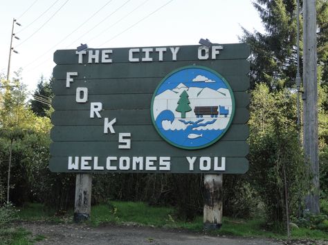 Town Sign Forks Washington, Twilight Series, Twilight Fans, Ange Demon, Olympic National Park, The Twilight Saga, Twilight Saga, Forks, Dream Vacations