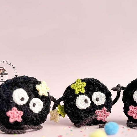 Crochet Cookies, Crochet Artist, Soot Sprite, Soot Sprites, Cute Diy, Crochet Bags, Amigurumi Crochet, Cute Crochet, Studio Ghibli