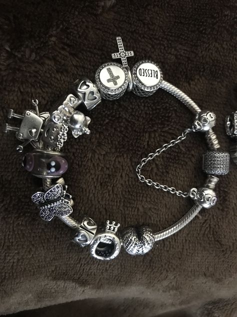 Pandora Bracelet Goth, Christian Pandora Charm, Dr Accessories, Pandora Bracelet Designs, Dope Jewelry Accessories, Bracelet Charms, Pandora Bracelet Charms, Dope Jewelry, Pandora Charm