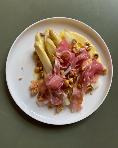 #OFFTHEPASS WITH SIMON SHAND - White Asparagus, Sherry Hollandaise, Hazelnuts & Prosciutto di San Daniele — Natoora Asparagus Hollandaise, White Asparagus, Food System, Vegetable Peeler, Prosciutto, Bring Back, Soul Food, Hazelnut, Asparagus