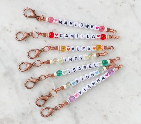 Name Keychain Diy, Keychains Beaded, Name Keychains, Personalized Keychains, Glowing Necklace, Name Keychain, Backpack Keychains, Polymer Beads, Party Deco