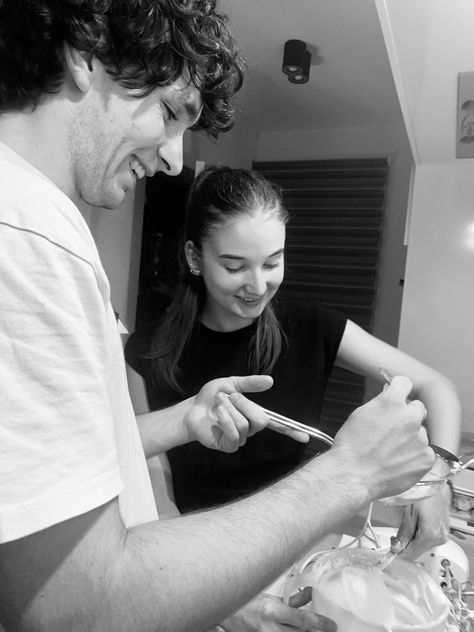 #baking #love #couple #aesthetic #meraingue #french #paris #europe #fun #yummy Couples Baking Together, Couple Baking Aesthetic, Baking Couple, Couple Baking, French Paris, Couple Aesthetic, Love Couple, With Love, Paris