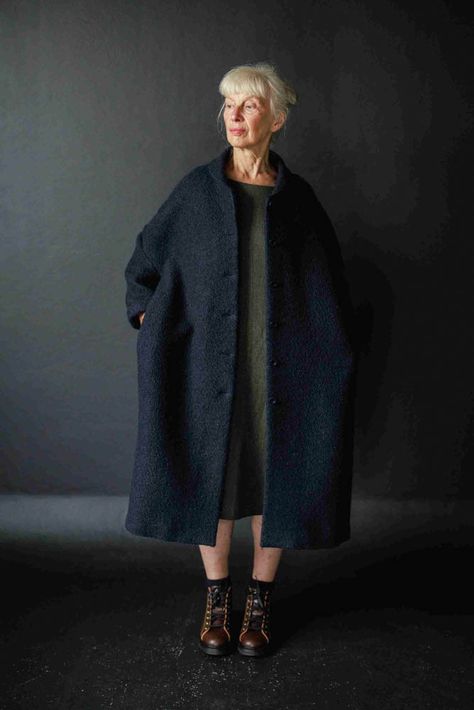 Buy the Sanda Coat or Jacket sewing pattern from Merchant & Mills. An oversized coat or jacket with a rolled collar and turn back cuffs. The coat has in-seam pockets and the jacket has patch pockets. Choose to make either lined or unlined. This sewing pattern is available to buy in the following formats: – PAPER (n Sandakan, Jacket Sewing Pattern, Merchant Mills, Jacket Sewing, Clothes Making, Merchant And Mills, Sewing Clothing, The Fold Line, Rolled Collar