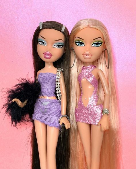 Bratz Doll Makeup, Bratz Doll Outfits, Brat Doll, Bratz Girls, Bratz Inspired Outfits, Denim And Diamonds, Doll Aesthetic, Doll Makeup, Beautiful Barbie Dolls