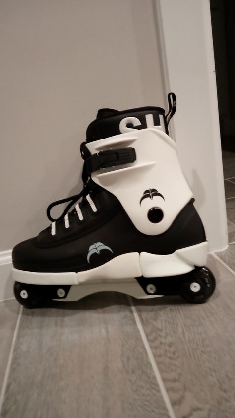 Aggressive inline skates Cyberpunk Roller Skates, Cool Roller Skate Designs, Inline Skating Aesthetic, Aggressive Skating, Blade Shoes, Inline Speed Skates, Aggressive Skates, Aggressive Inline Skates, Roller Blades