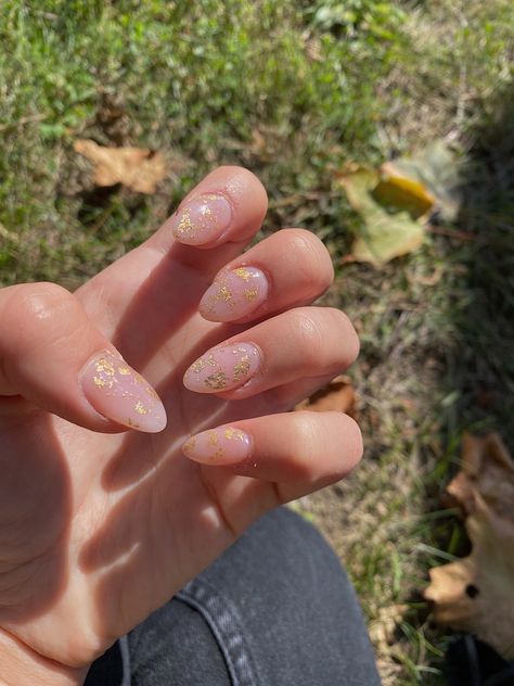 Light Pink With Gold Nails, Light Pink Nails With Gold Flakes, Pink With Gold Flakes Nails, Pink Nails Gold Flakes, Light Pink And Gold Nails, Bridesmaid Nails Pink, Gold Pink Nails, Pink And Gold Nail Designs, Wedding Nail Inspiration