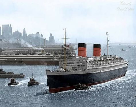 RMS Queen Elizabeth Cunard Ships, Rms Queen Elizabeth, Art Deco City, Cunard Cruise, White Star Line, Titanic Ship, Cunard Line, Sailing Art, Merchant Navy