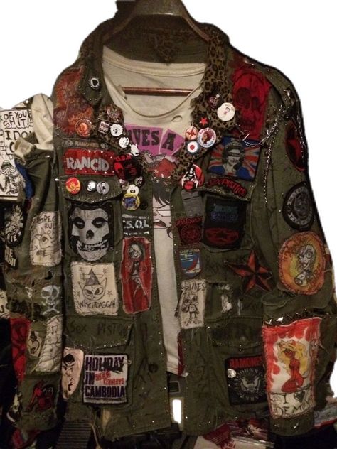 Punk Sweater Diy, Thrift Hacks, Rocker Fashion, Punk Diy, Punk Fashion Diy, Alt Clothes, Crust Punk, Punk Patches, Battle Jacket